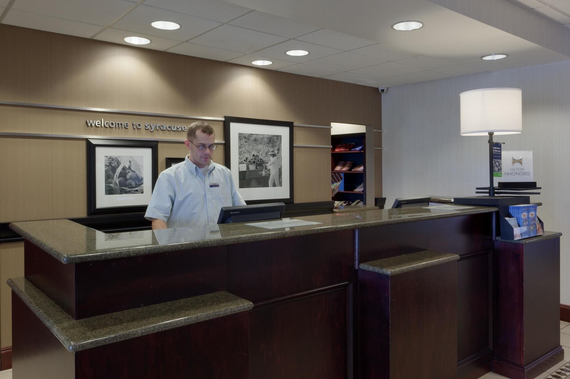 איסט סירקיוז Hampton Inn & Suites By Hilton Syracuse Dewitt מראה חיצוני תמונה